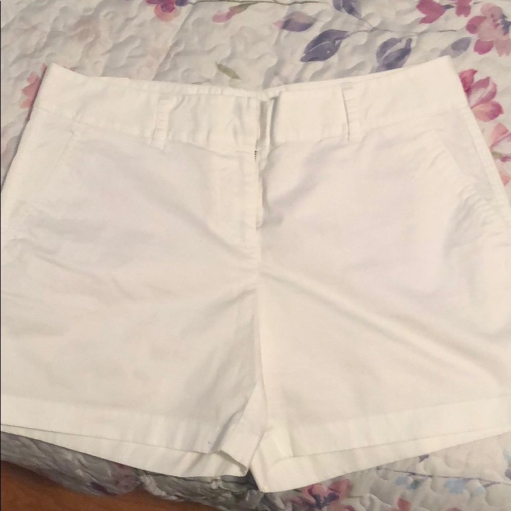 Vineyard vine NWT white shorts